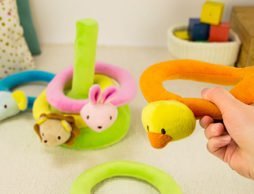 ふわふわリングで輪投げ遊びができる「ふわふわなげっこ」が大人気！