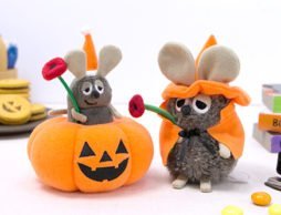 さあ、ぼくたちの装いはバッチリ！  ハロウィンを盛り上げてね