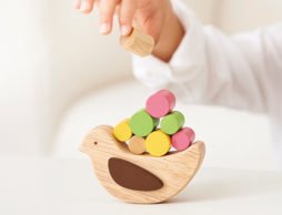 お手頃価格なのにこの可愛さ！ プチギフトにもぴったりな木のおもちゃ