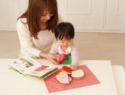 絵本を読みながら、サンドイッチを作って楽しめる！？「えほんトイっしょ」