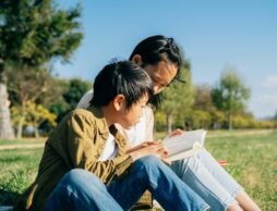 小学5年生、6年生の間に読んでおきたい名作40選! 大人になっても心に残るおすすめの作品は?