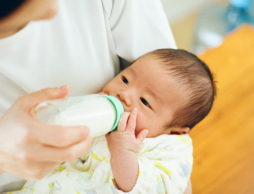 産科医に聞きました！赤ちゃんとお水 妊娠、出産、離乳食期の水分補給のポイント ～第11回～