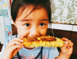 旬の野菜を楽しく食べよう！お家でお祭り気分が味わえる焼きとうもろこし！