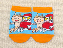 【絵本ナビ限定】親子でお揃い♪ だるまちゃんとお友達のかみなりちゃんが仲良く靴下3足セットに！！