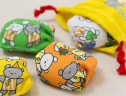 ちりめん素材が意外にしっくり！？こぐまちゃん×和小物&アクセサリーグッズに注目！