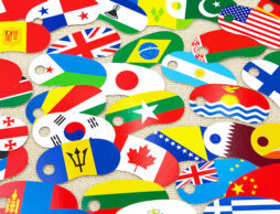 眺めているだけでも時間が過ぎていく…世界すべての国旗が揃った『リングカード・せかいじゅうの国旗』が美しい！