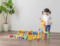 2歳児ができる室内遊びは？ 発達に合わせたおすすめのアイデアや注意点を紹介